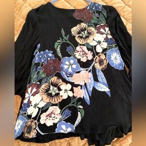 O’Neill surf blouse with back floral design